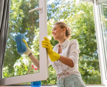 featured image - Residential Window Cleaning: 3 Do's and Don’ts