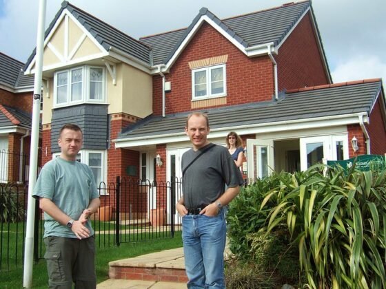 featured image - Things to Know Before Buying a House for The First-Time