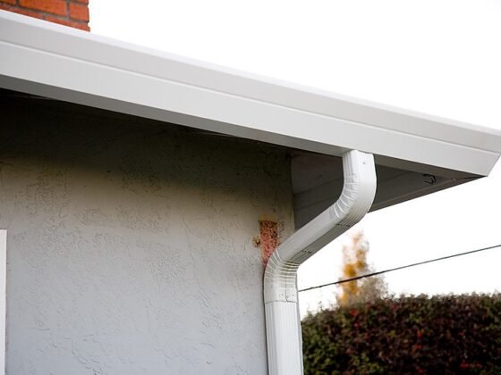featured image - 3 Warning Signs You Need New Gutters