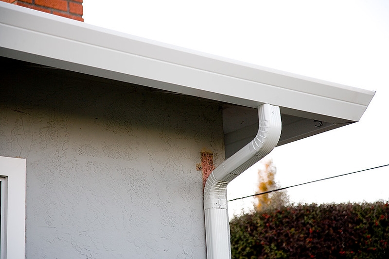 featured image - 3 Warning Signs You Need New Gutters