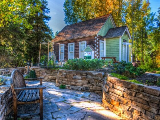 featured image - 6 Tips for Hiring a Quality Landscaping Company