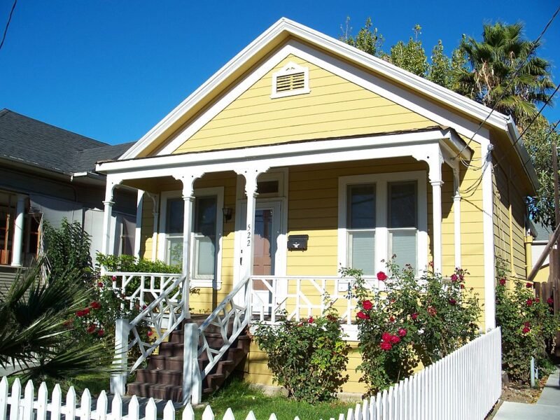 How Much Does It Cost to Paint a House in Southern California?
