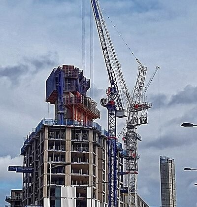 featured image - How to Find a Reliable Construction Team?