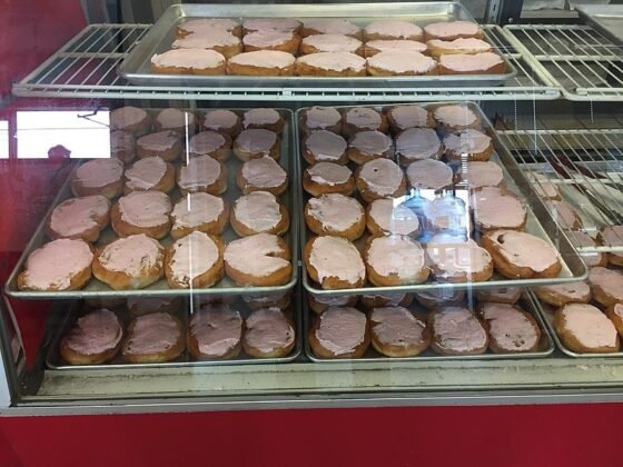 featured image - How to Find the Right Baker’s Racks for You