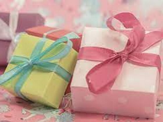 featured image - 7 Ideas for Gift Giving In 2022