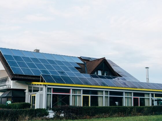 featured image - What Questions Should I Ask the Best Solar Company Before Hiring Them