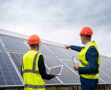 featured image - 8 Things to Look for in a Solar Installation Company
