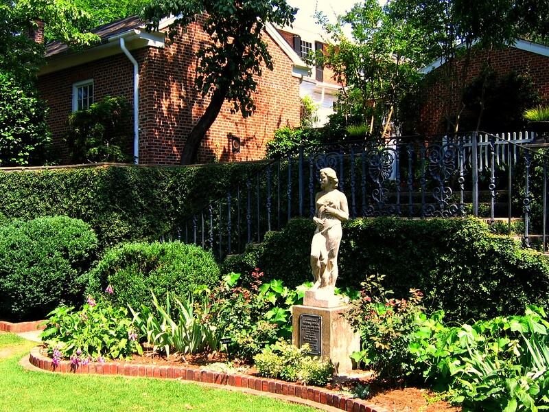 image - Making Your Backyard Look Fabulous: What Kind of Sculpture to Choose?