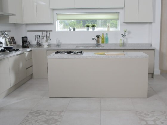 featured image - The Benefits of Getting Porcelain Tiles For Your Kitchen Floor