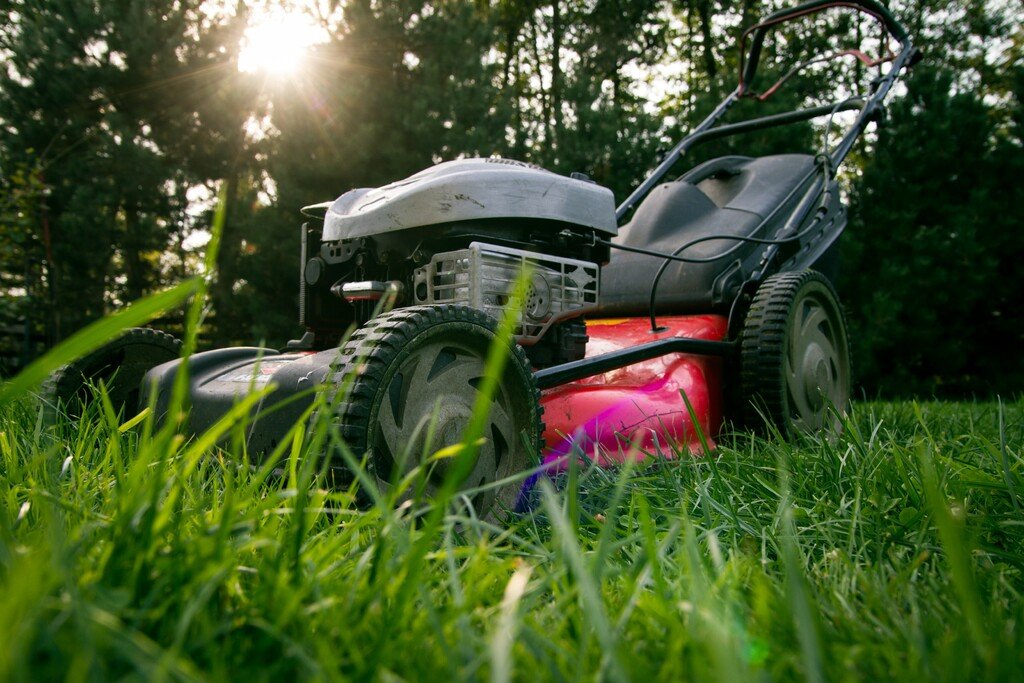 Make Lawn Mowing a Breeze with The Right Lawn Mower Accessories image - Make Lawn Mowing a Breeze with The Right Lawn Mower Accessories