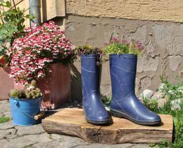 featured image - What Are the Benefits of Garden Boots?