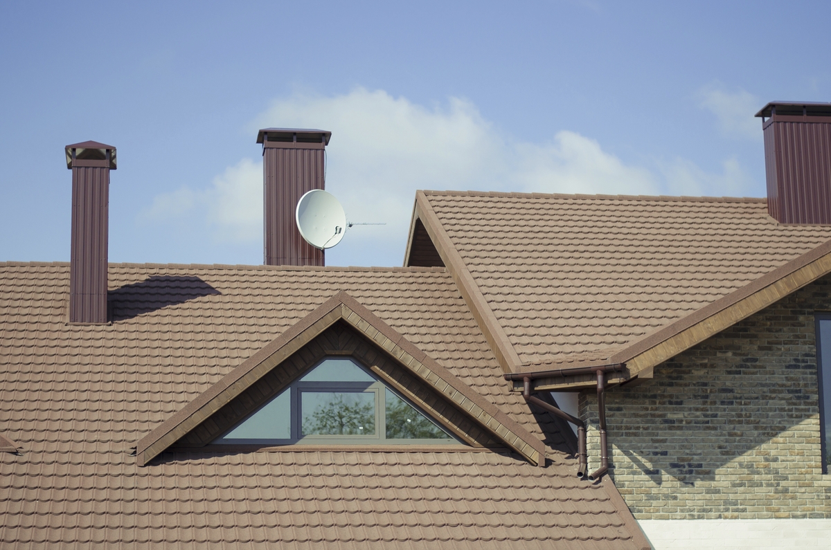 featured image - How to Choose a Roofing Contractor