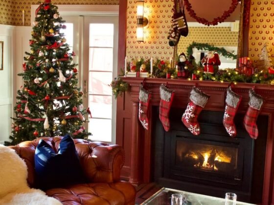 featured image - 4 Ways to Cozy Up Your Home for the Upcoming Holiday Season