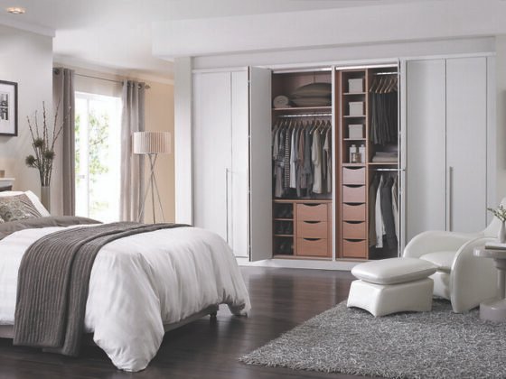 featured image - How to Organize a Bedroom Closet