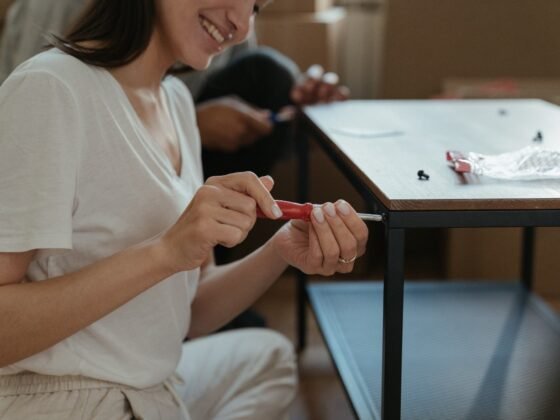 featured image - 10 Tips to Safely Move Furniture Long Distance