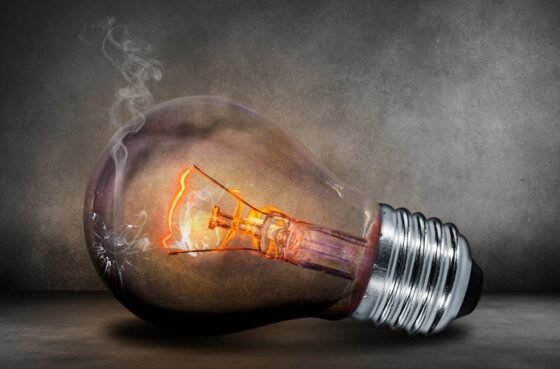 featured image - 4 Electrical Problems Many Homeowners Experience