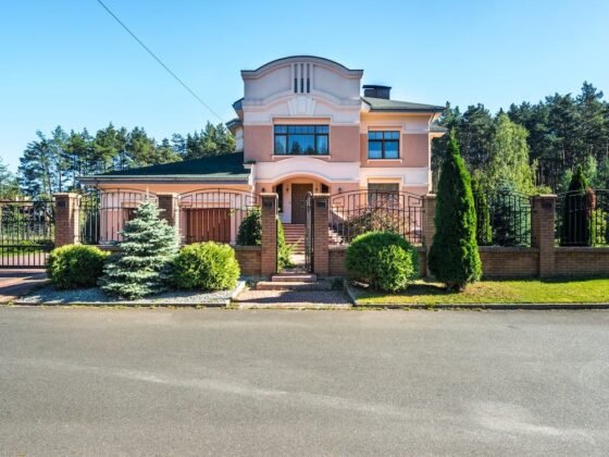 featured image - 7 Renovation Tips to Spruce Up Your Home’s Exterior