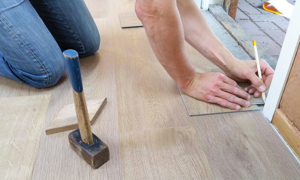 featured image - Detail Guide on Laminate Flooring and Wooden Flooring