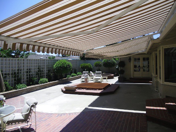 featured image - Are Retractable Awnings Worth It