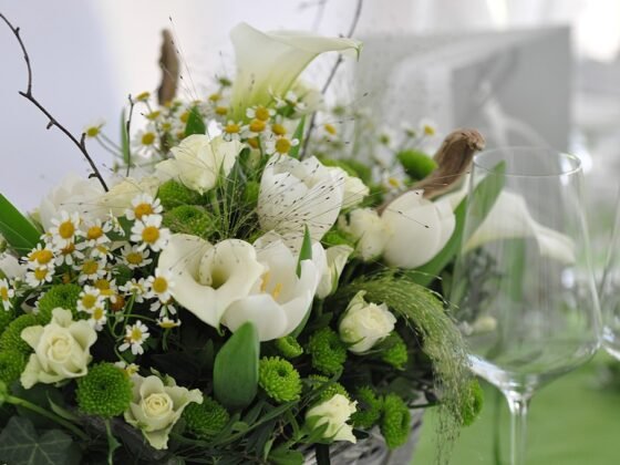 featured image - Tips for Choosing Your Wedding Flowers