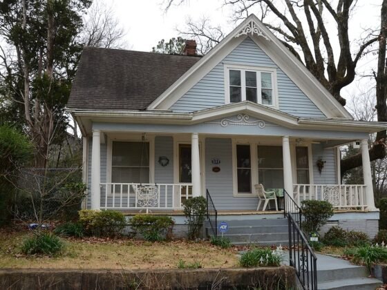 featured image - 5 Reasons to Buy a Fixer-Upper