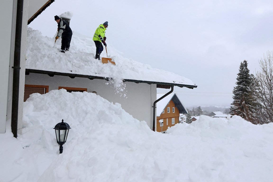 How To Manage Snow Build-up Outside Your Home Image - How To Manage Snow Build-up Outside Your Home