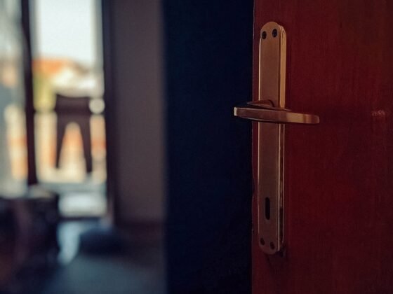 Featured image - How to Choose the Perfect Door Hardware