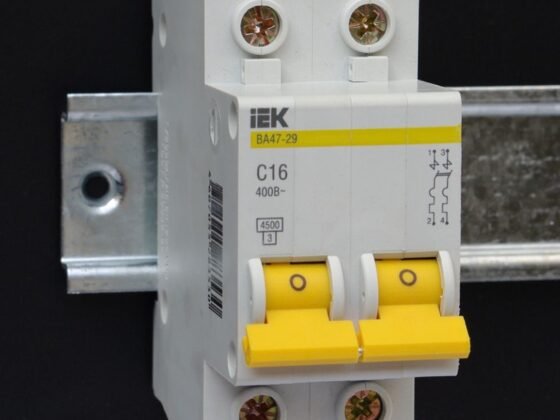 featured image - Selecting a Circuit Breaker