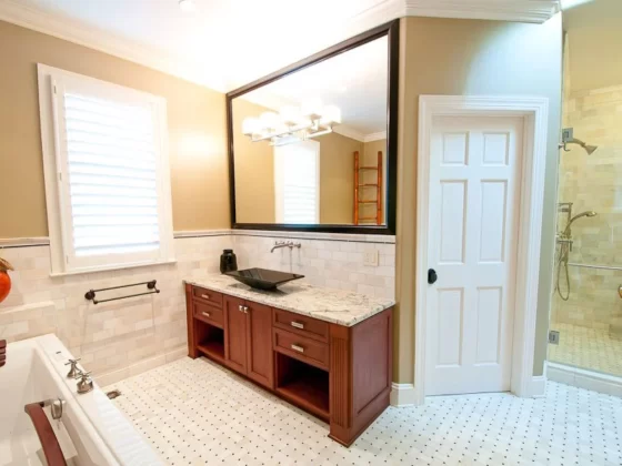 featured image - Choosing the Right Fixtures and Finishes for Your Bathroom Remodel