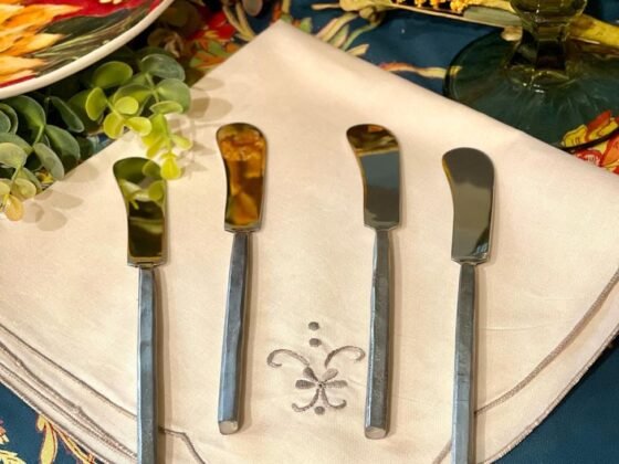 featured image - What Are the Top Serving Utensils Every Host Needs