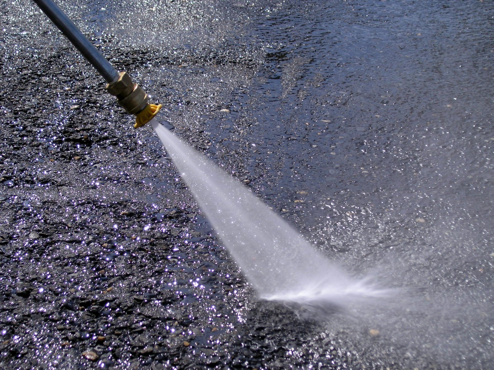 8 Advantages of Choosing Pressure Washing for Your Driveway image - 8 Advantages of Choosing Pressure Washing for Your Driveway