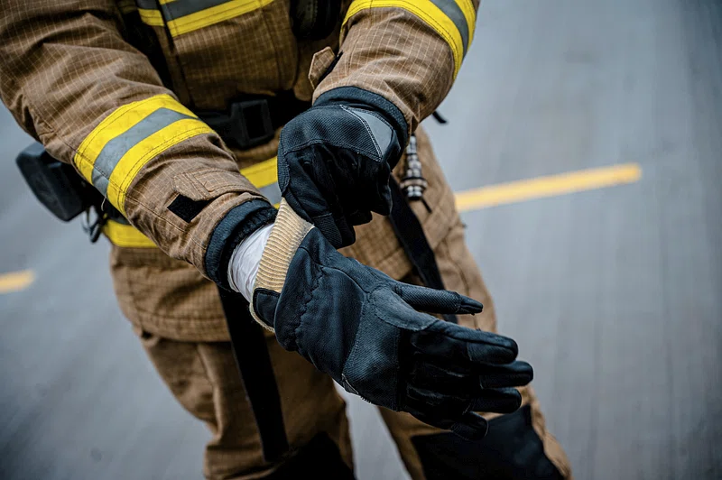 featured image - The Role of Protective Clothing in Lineman Work Safety