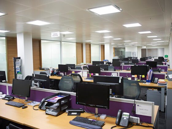 featured image - A Thorough Checklist to Guide You Through Your First Office Shifting