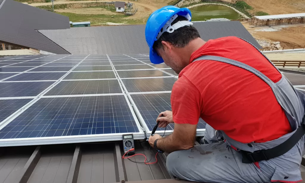 featured image - The Benefits of Solar Panel and Battery Installation