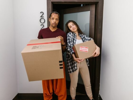 featured image - 5 Ways to Find the Best Movers and Packers in Singapore