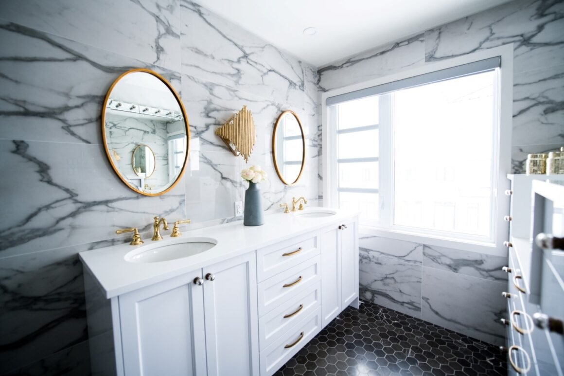featured image - 7 Tips for Planning the Perfect Bathroom Design