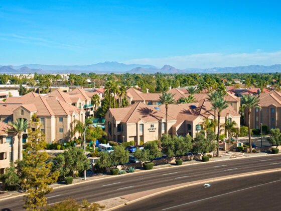 featured image - Exploring the Benefits of Living in Gated Communities in Scottsdale