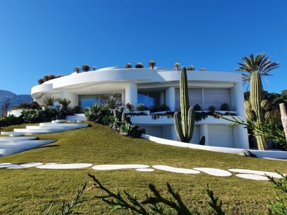 featured image - Mastering The Art of Landscaping: Designing Principles and Tips