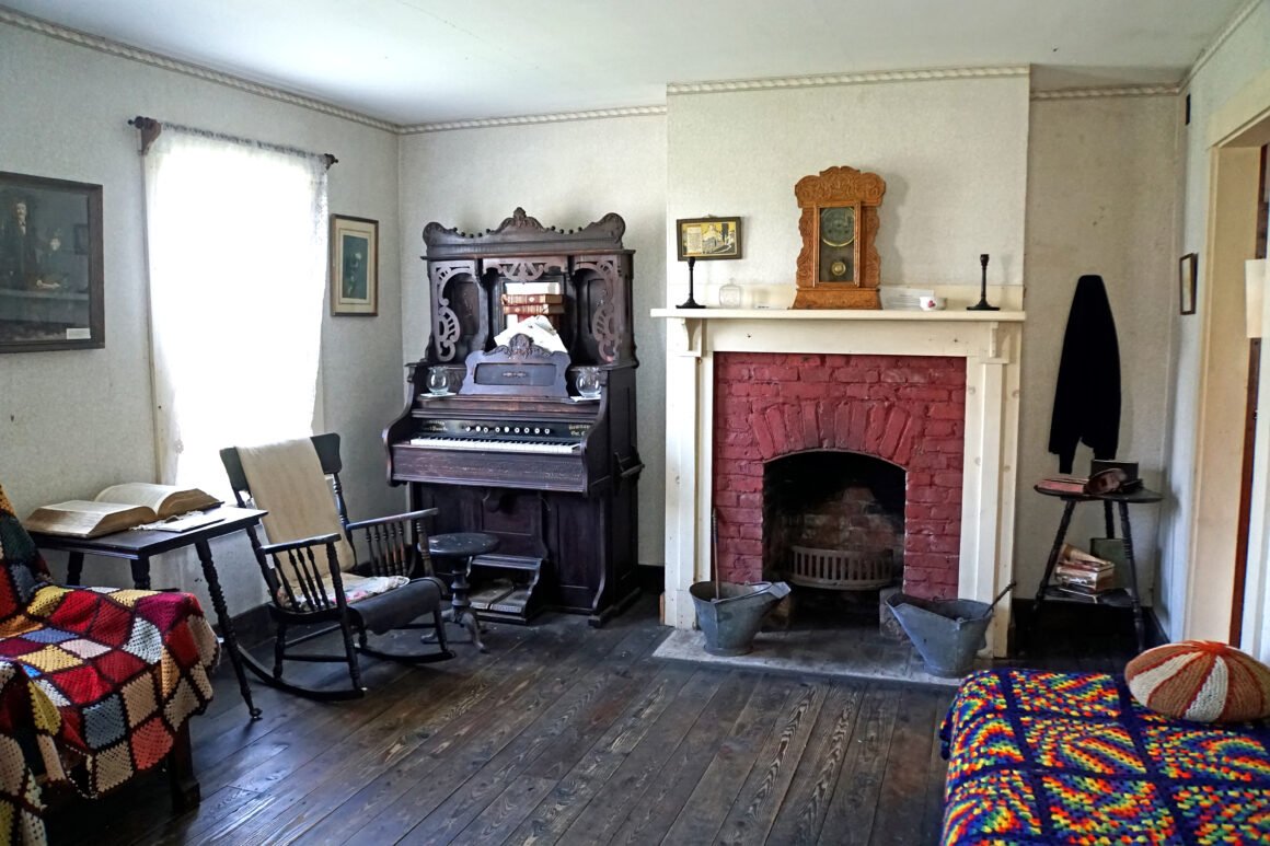 featured image - Best Things to Do at Home