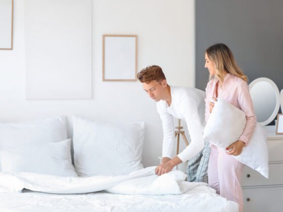 featured image - How To Style Your Bed Like A Pro