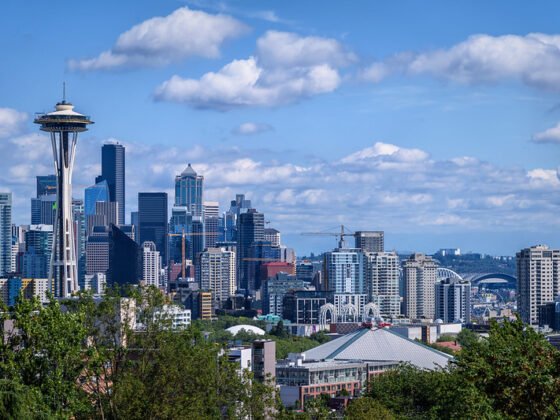 featured image - 5 Pros and Cons of Living in Seattle