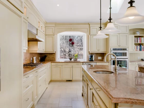 featured image - A Beginner's Guide to Choosing Cabinets for Your Kitchen and Bathroom