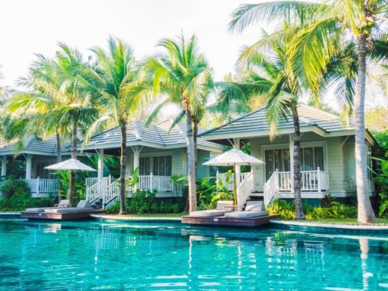 featured image - Top 7 Hotels Offering Luxurious Kitchen Amenities for Food Enthusiasts