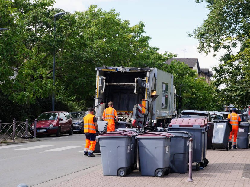featured image - Office Design Prioritizing Commercial Rubbish Removal
