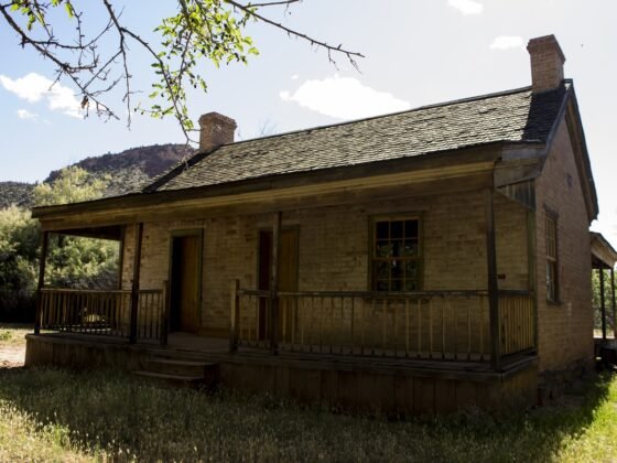 featured image - Simple Ways to Spruce Up an Older Home