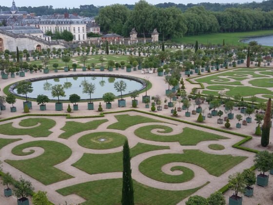 featured image - Exploring Billionaires' Mansions Landscaping That Will Take Your Breath Away